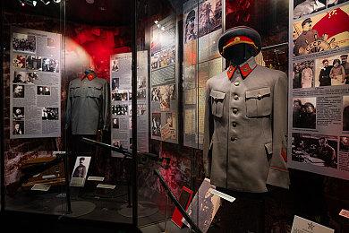 《星球大战：亡命之徒》新预告片展示多样化星球